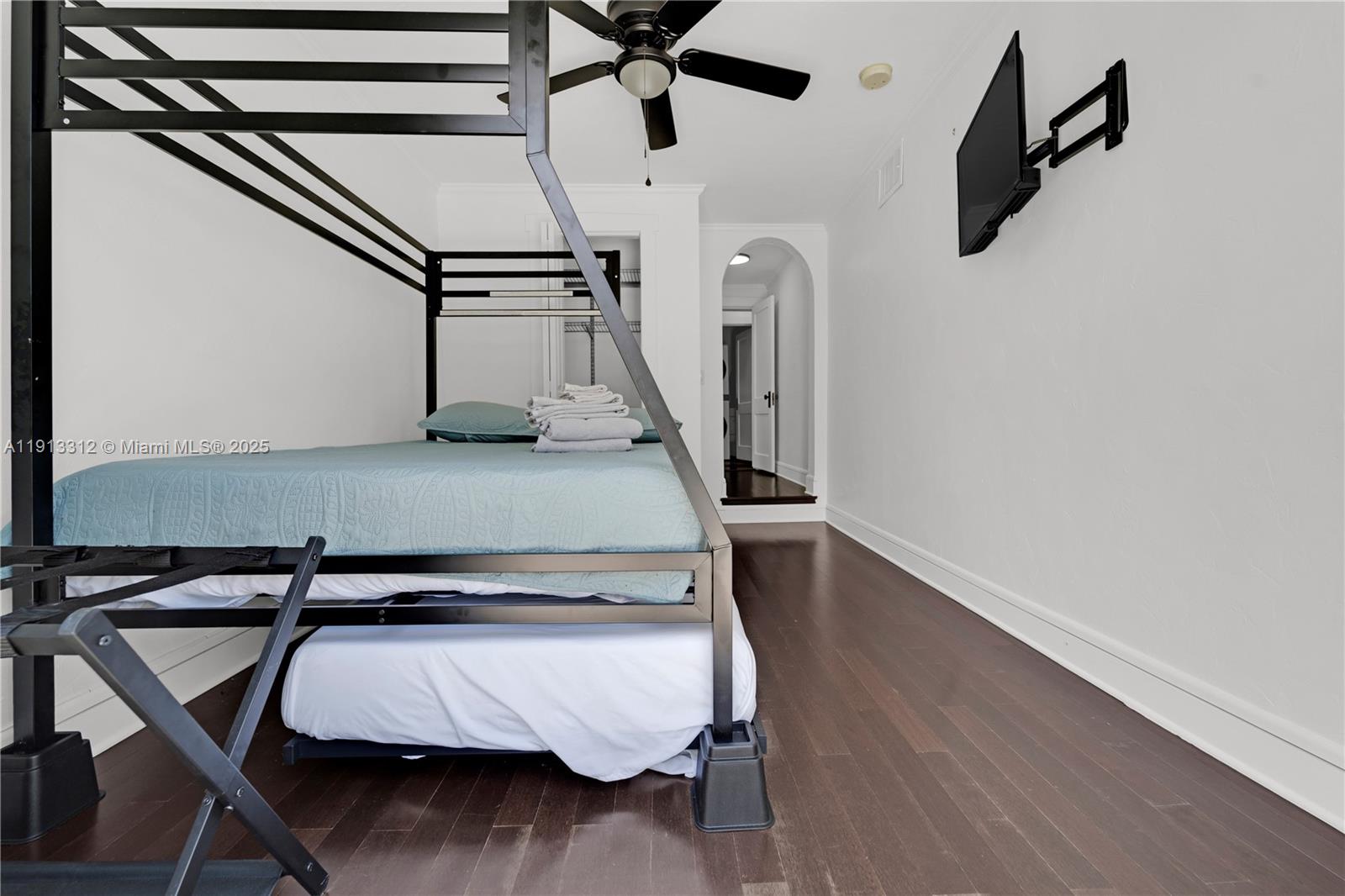 See details 436 3 / 2 1052 sq. ft. $ 2025-11-12 0 Photo