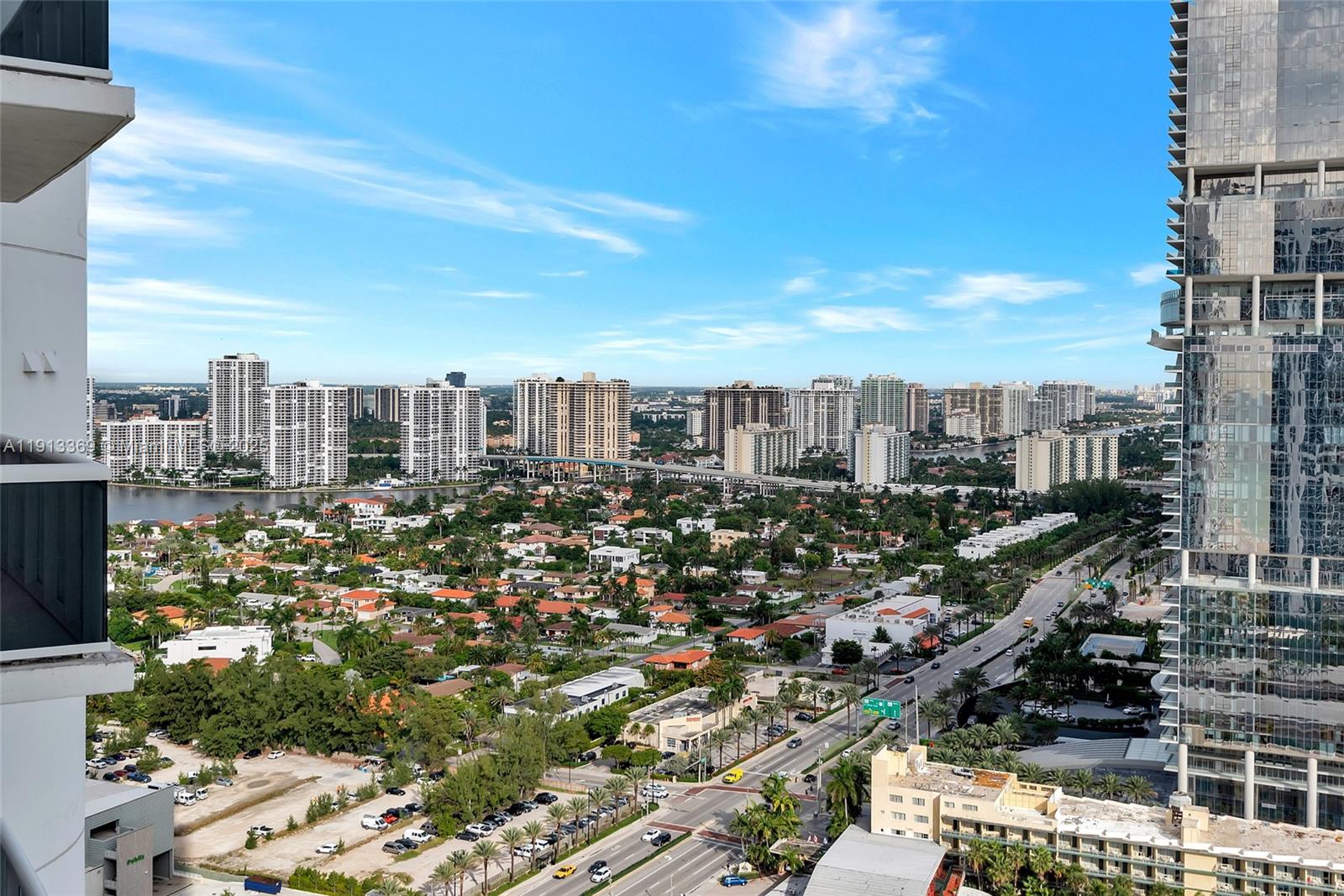 Подробнее 4008 2 / 3 1570 кв.футов $ 2025-11-13 0 Фото