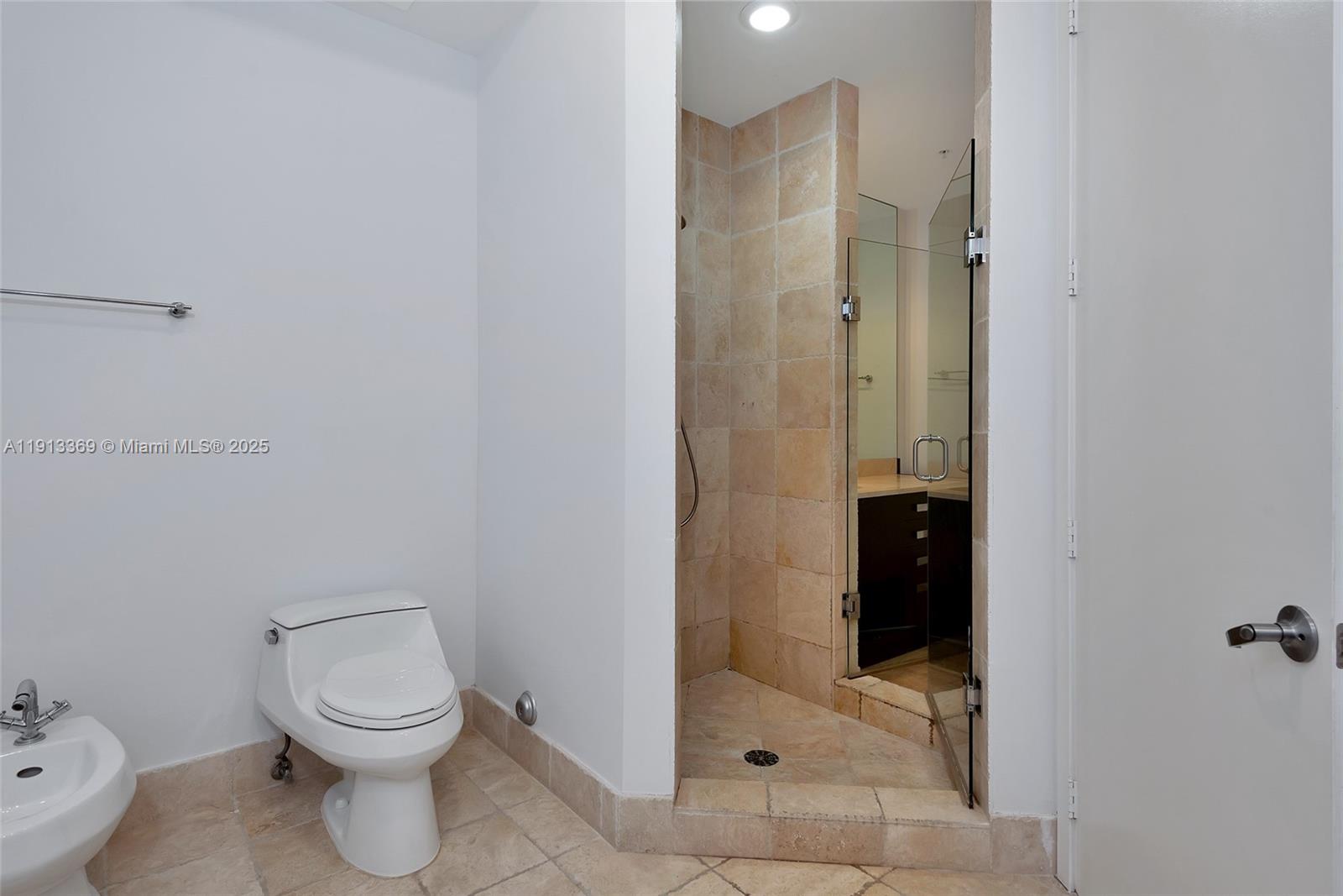 Подробнее 4008 2 / 3 1570 кв.футов $ 2025-11-13 0 Фото