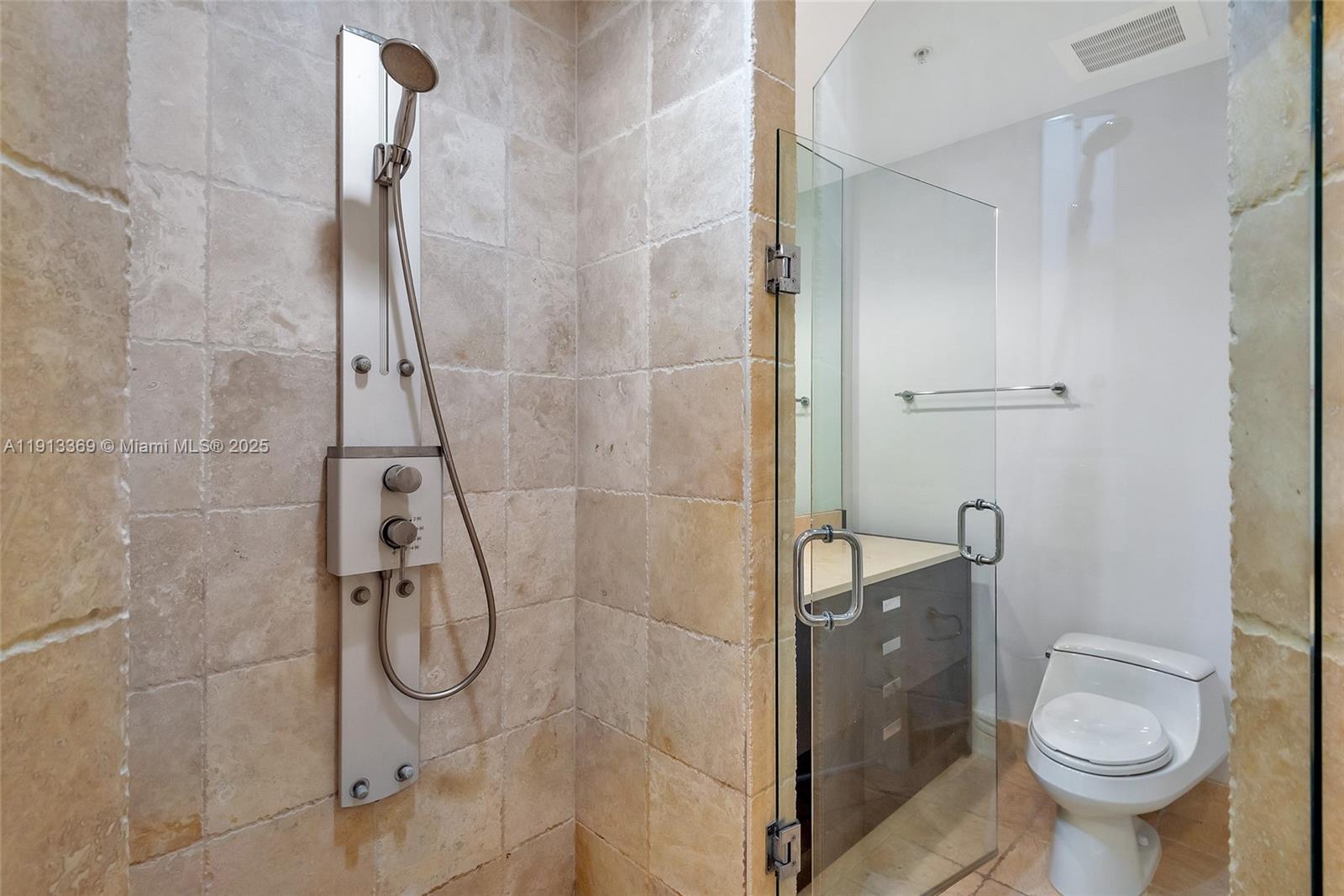 Подробнее 4008 2 / 3 1570 кв.футов $ 2025-11-13 0 Фото