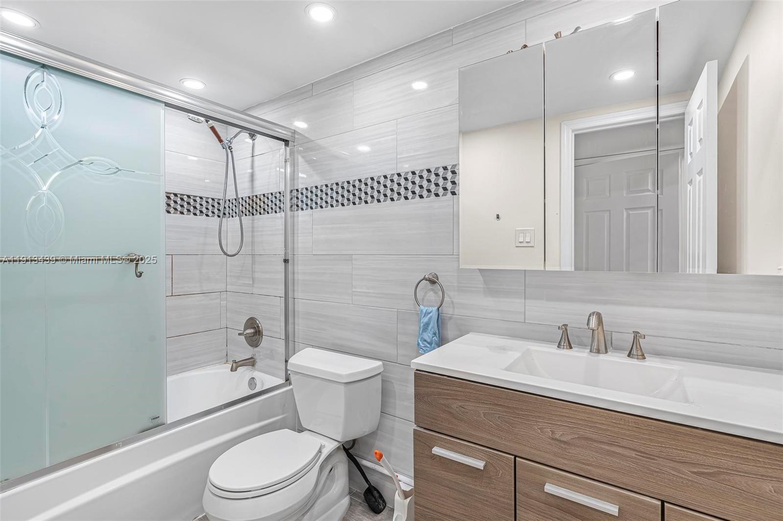 Photo of 609 14th Ave  #603, Hallandale Beach, Florida, 33009 - 