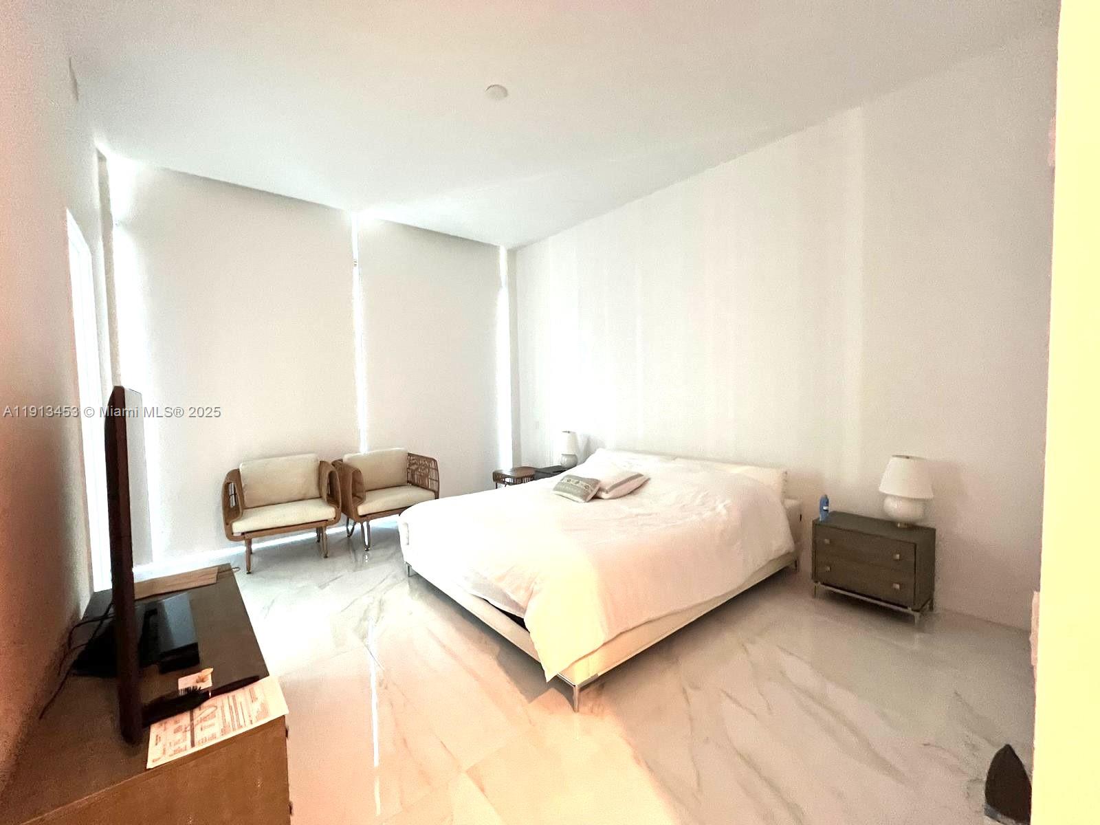 Ver detalles PH2 2 / 3 2261 sq. ft. $ 2025-11-13 0 foto