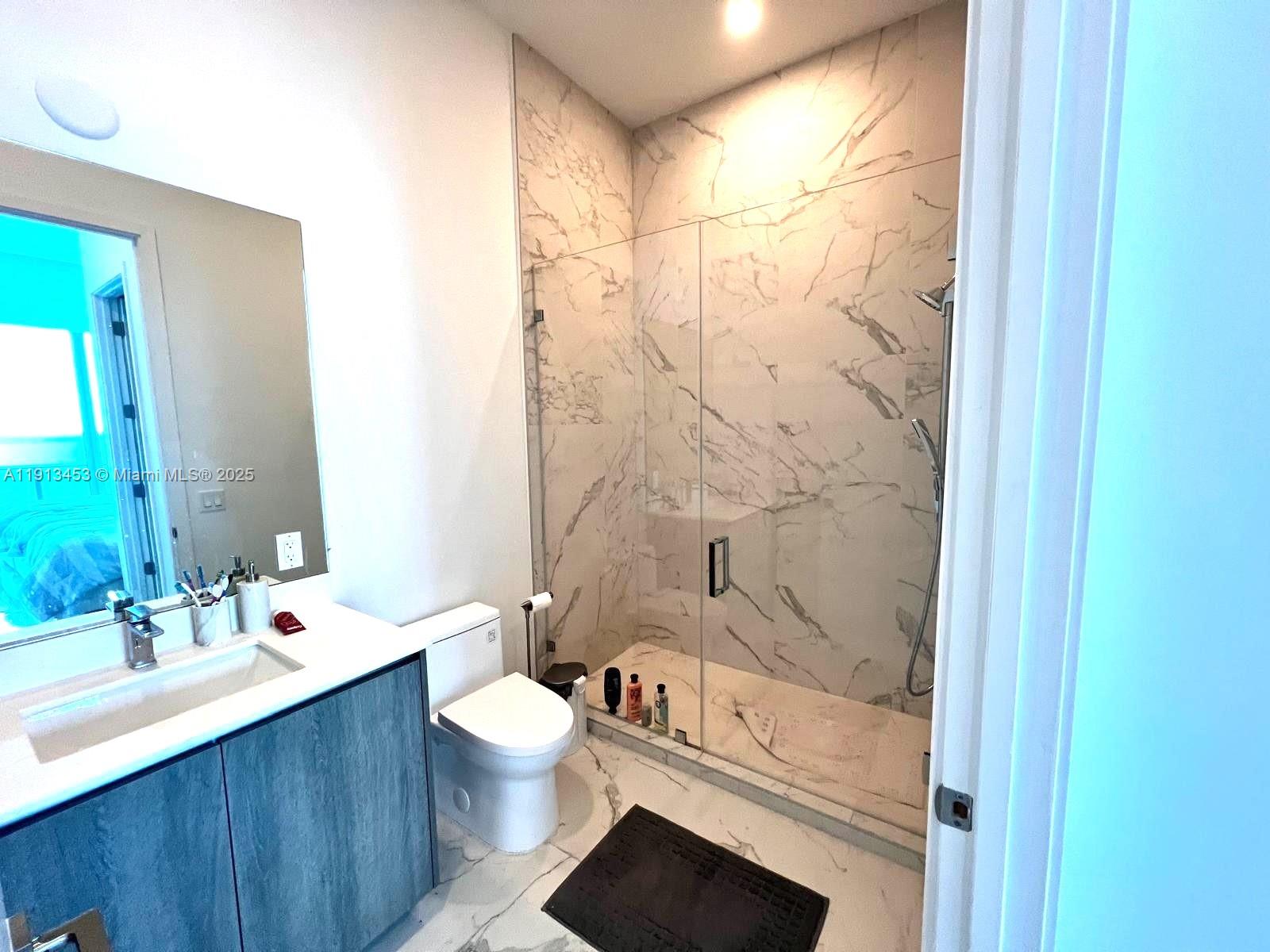 Ver detalles PH2 2 / 3 2261 sq. ft. $ 2025-11-13 0 foto