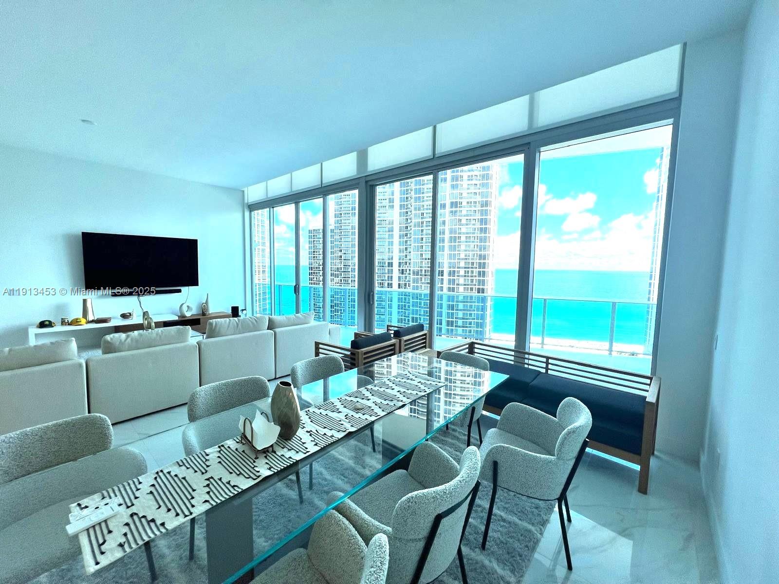 Ver detalles PH2 2 / 3 2261 sq. ft. $ 2025-11-13 0 foto