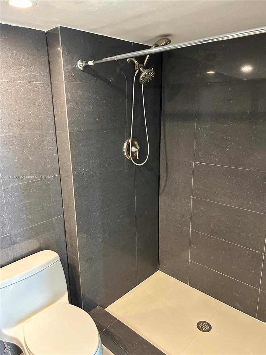 See details 2122 2 / 2 1357 sq. ft. $ 2025-11-13 0 Photo