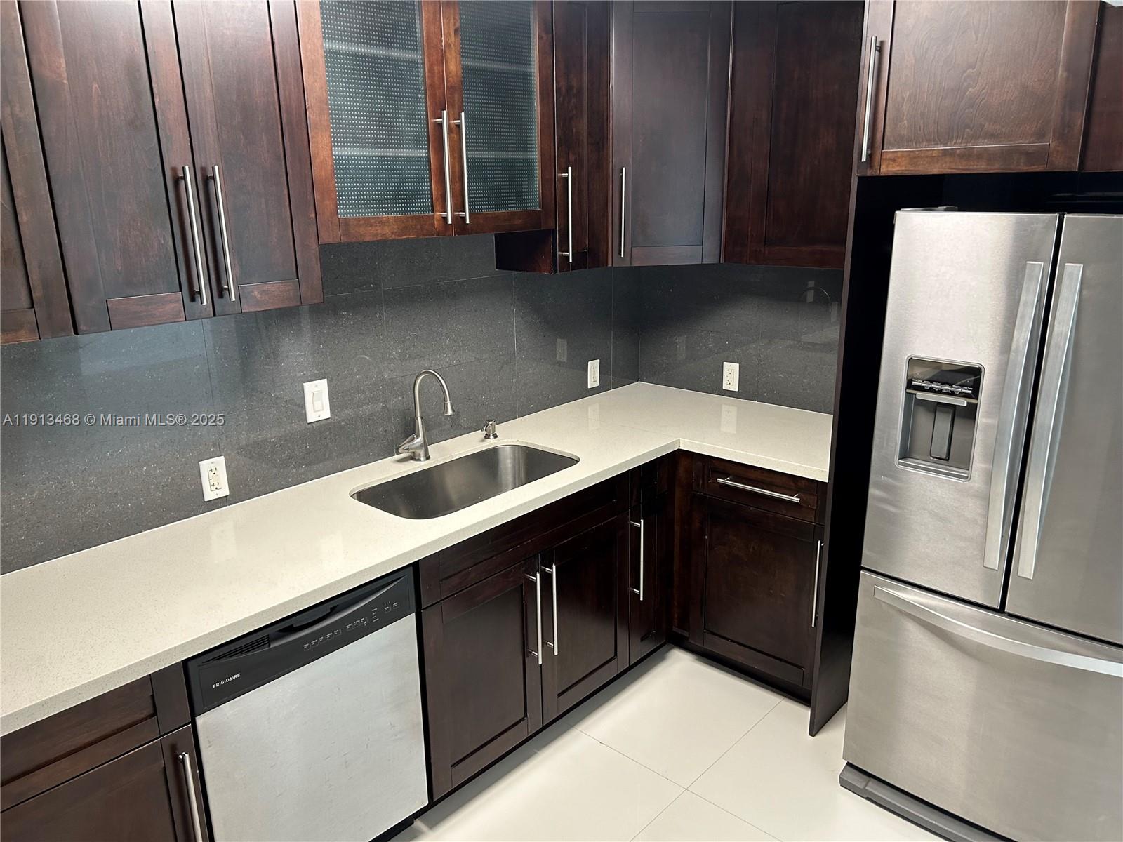 See details 2122 2 / 2 1357 sq. ft. $ 2025-11-13 0 Photo