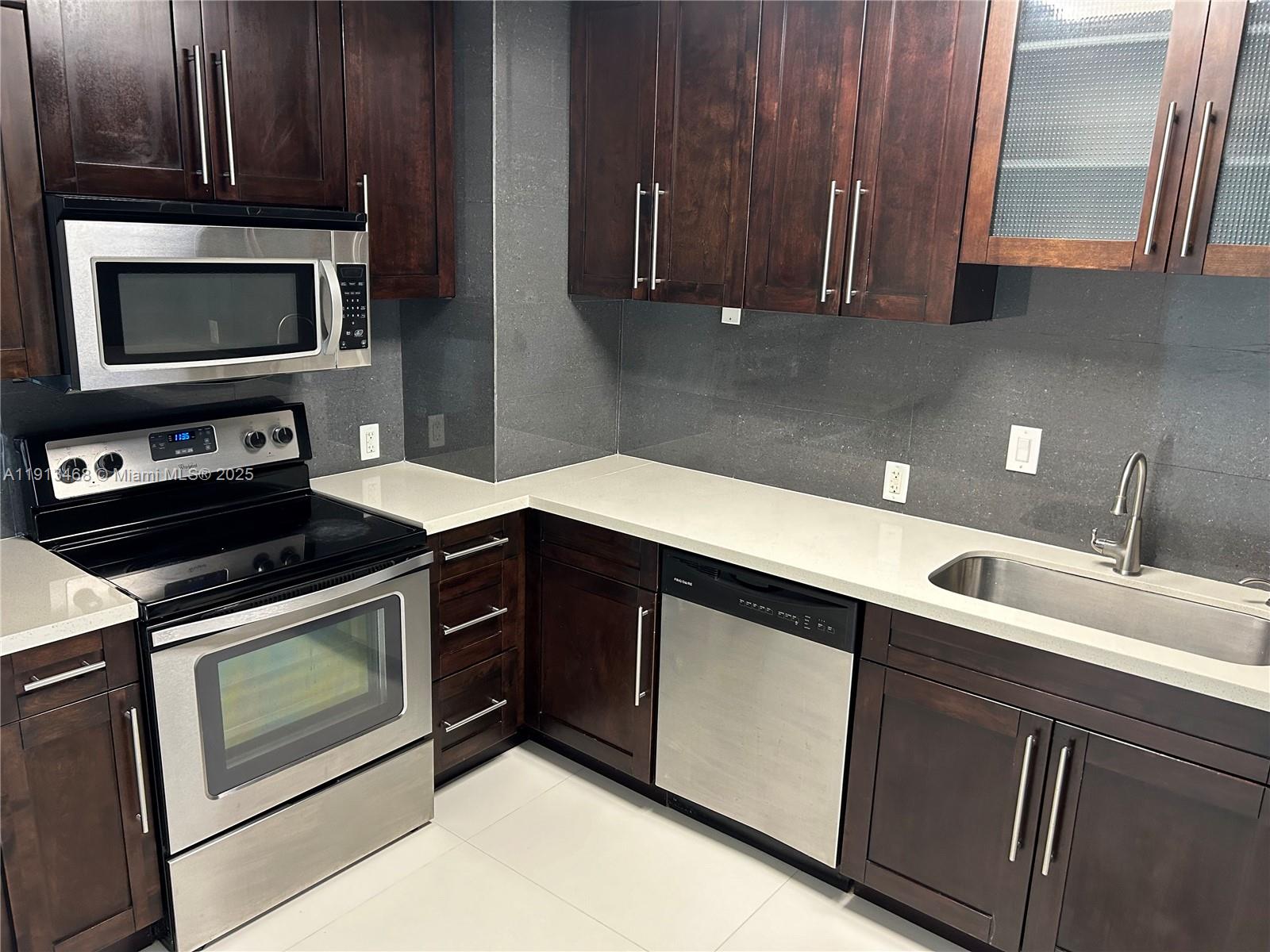 See details 2122 2 / 2 1357 sq. ft. $ 2025-11-13 0 Photo