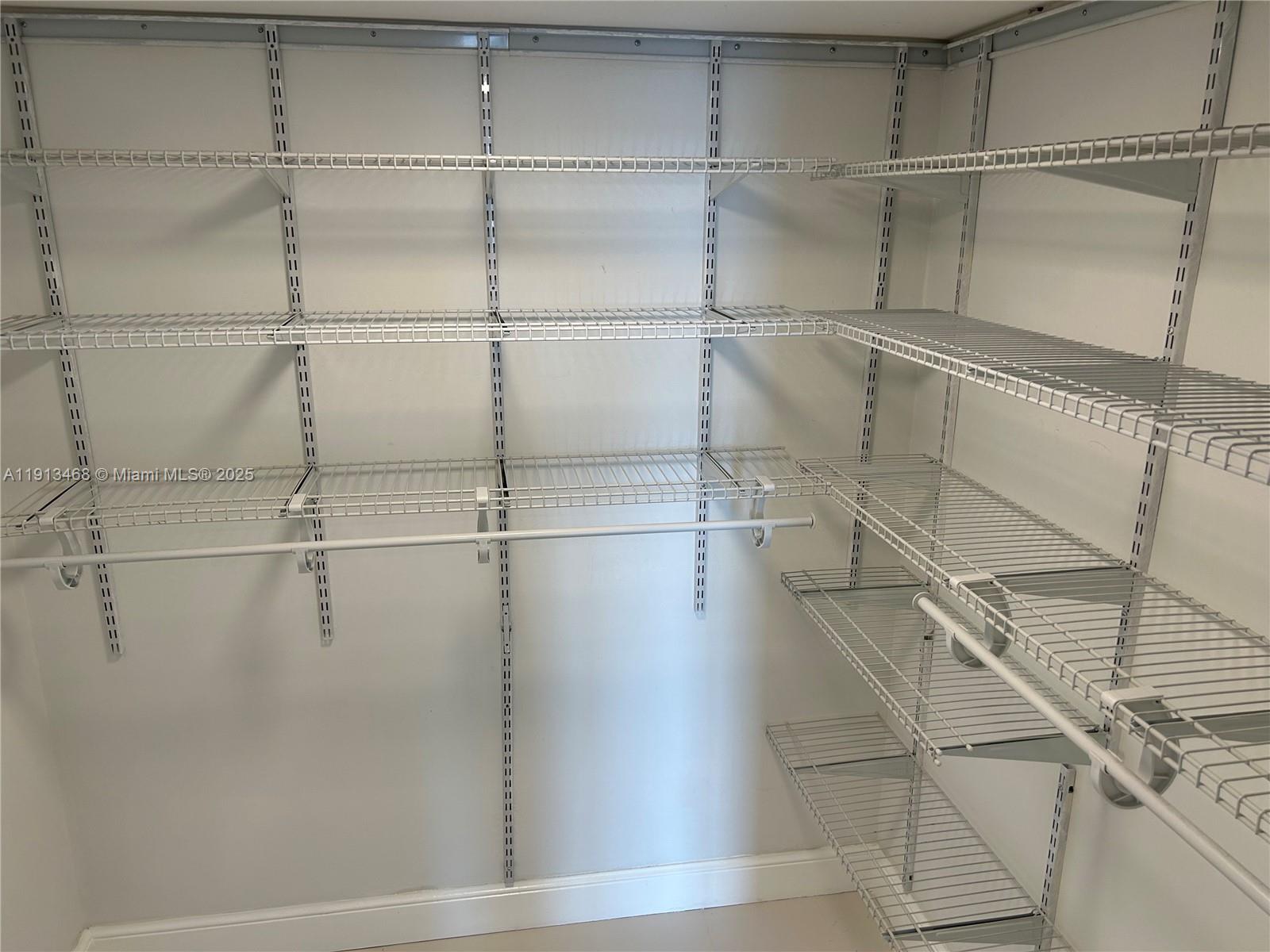 See details 2122 2 / 2 1357 sq. ft. $ 2025-11-13 0 Photo