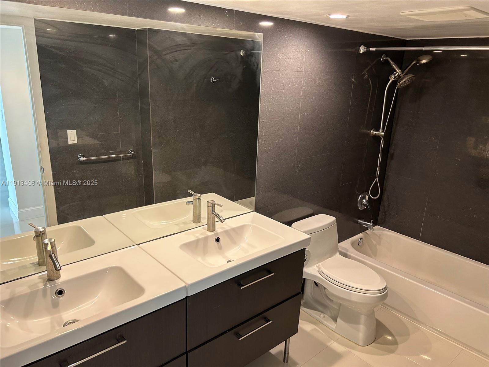 See details 2122 2 / 2 1357 sq. ft. $ 2025-11-13 0 Photo