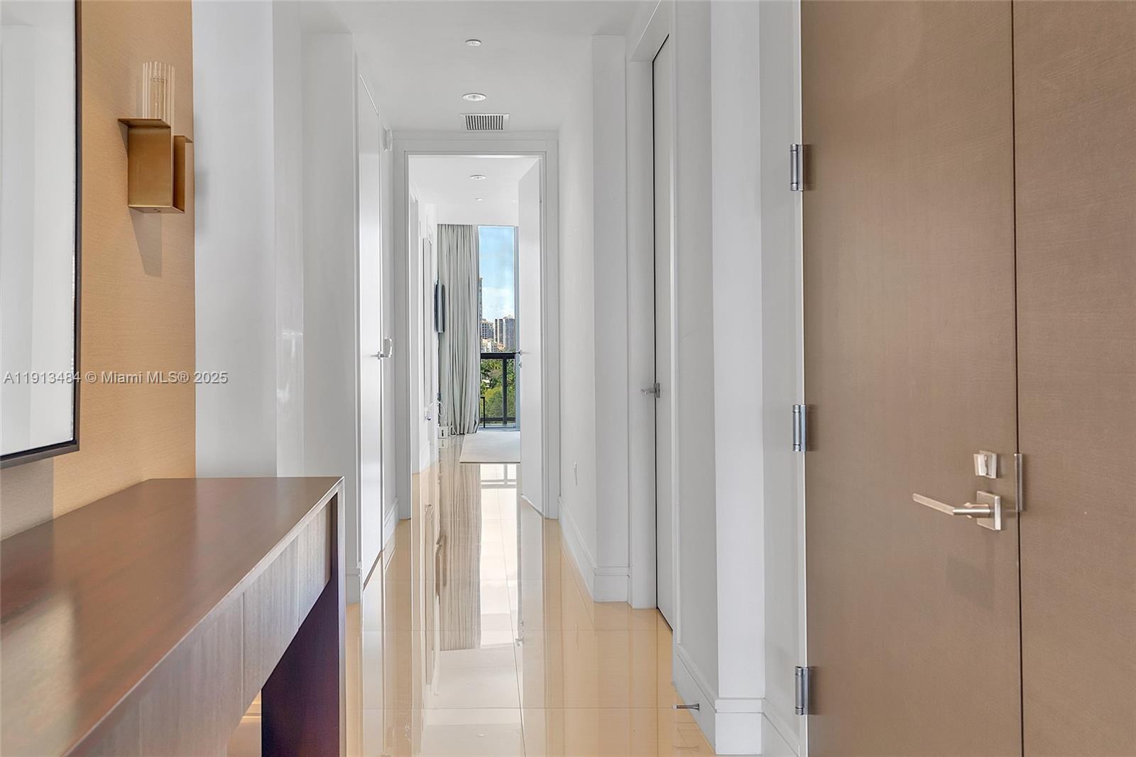 Photo of 3250 188th St #703, Aventura, Florida, 33180 - Corridor