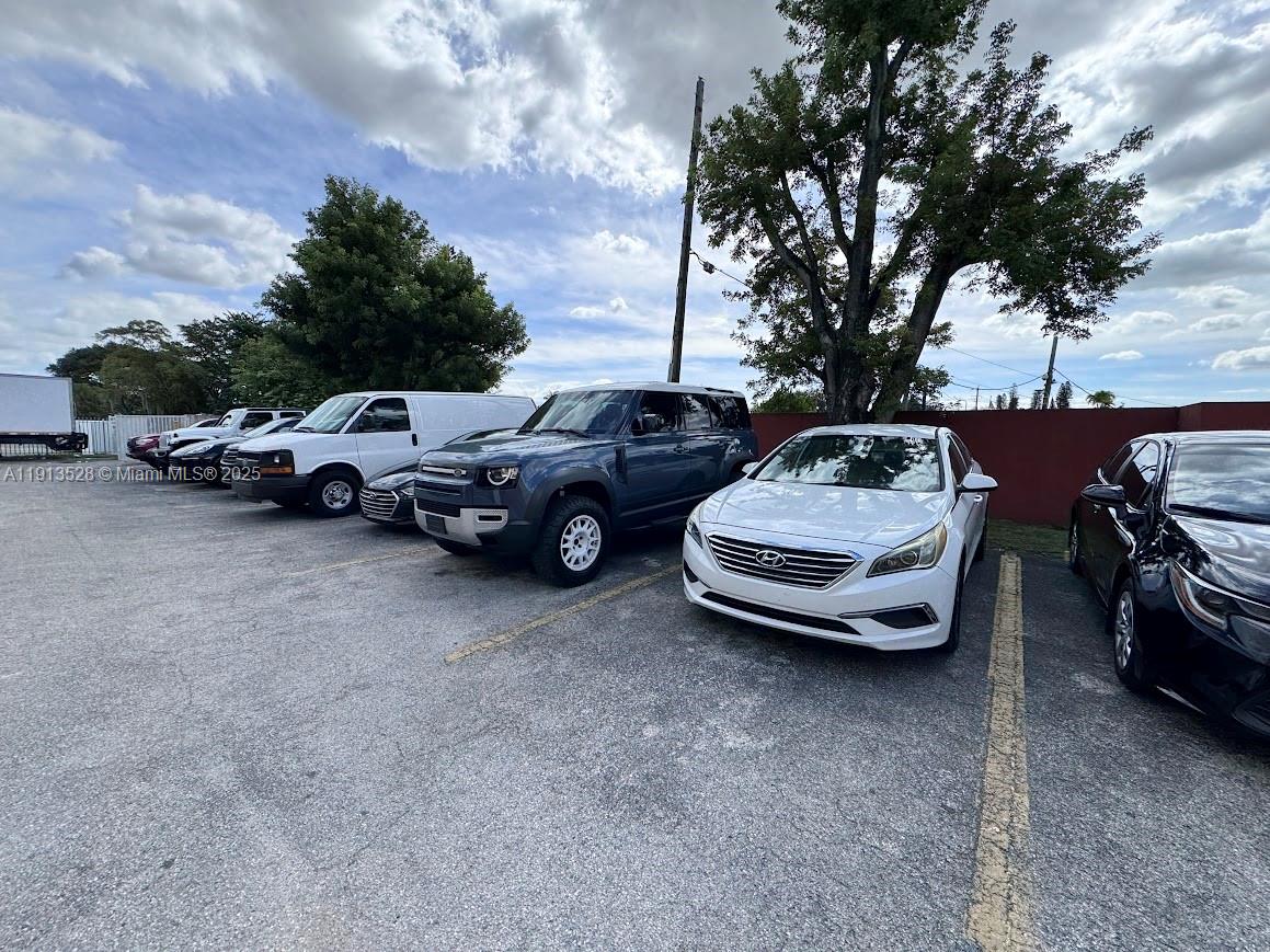   /   кв.футов $ 2025-11-13 0 Фото