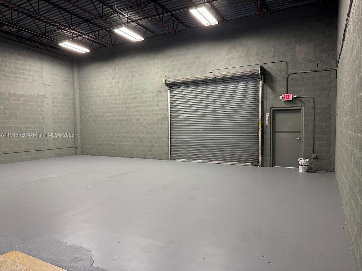   /   кв.футов $ 2025-11-13 0 Фото