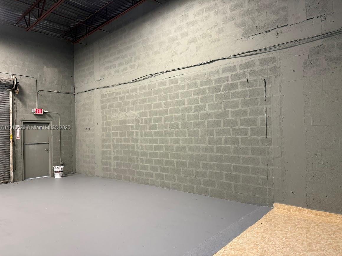   /   кв.футов $ 2025-11-13 0 Фото