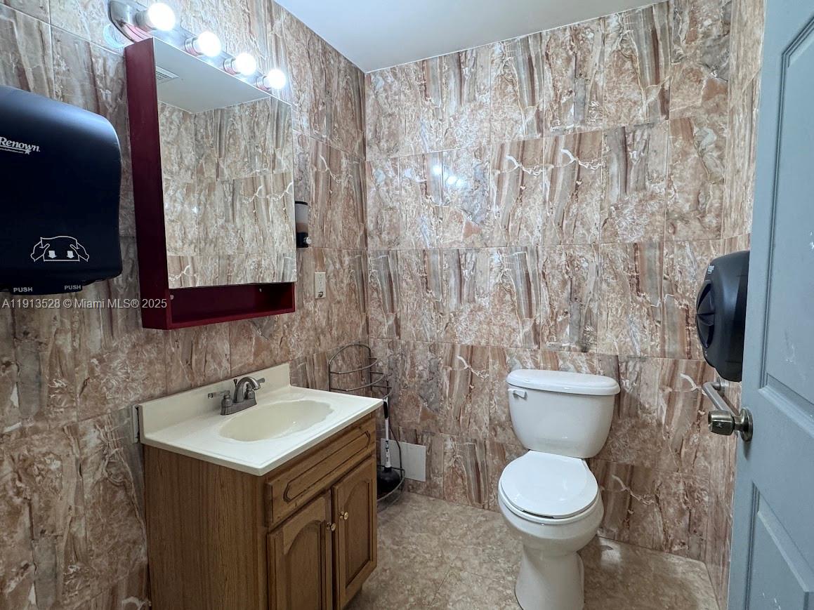   /   кв.футов $ 2025-11-13 0 Фото