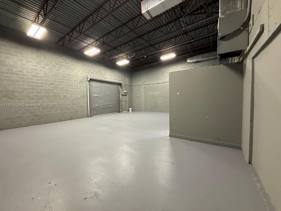   /   кв.футов $ 2025-11-13 0 Фото