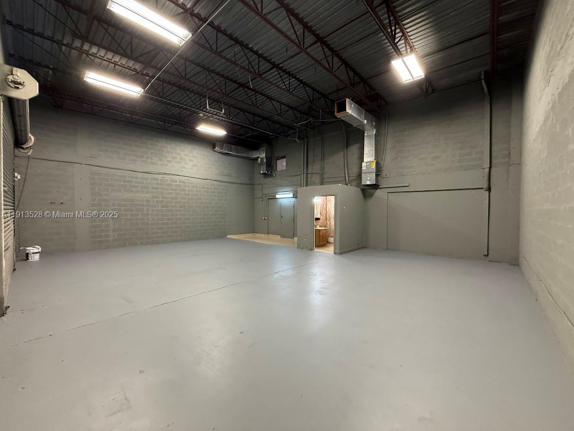   /   кв.футов $ 2025-11-13 0 Фото