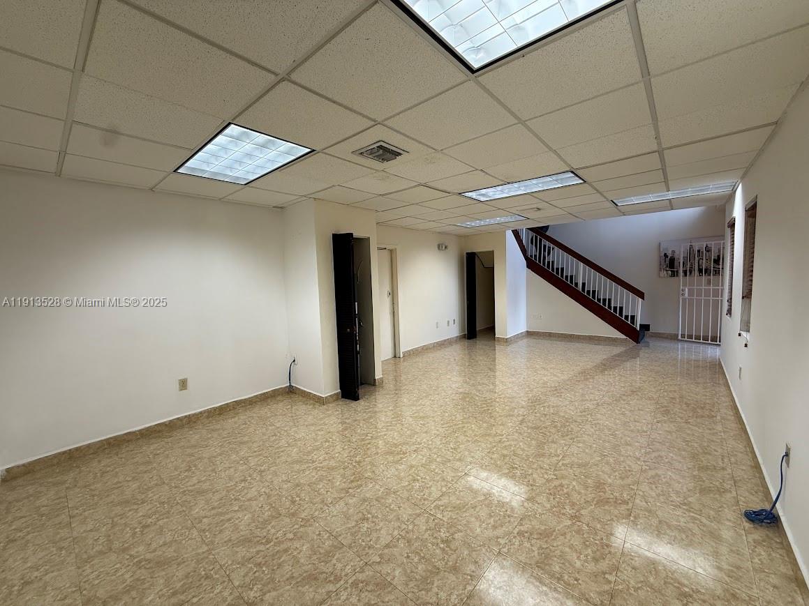   /   кв.футов $ 2025-11-13 0 Фото