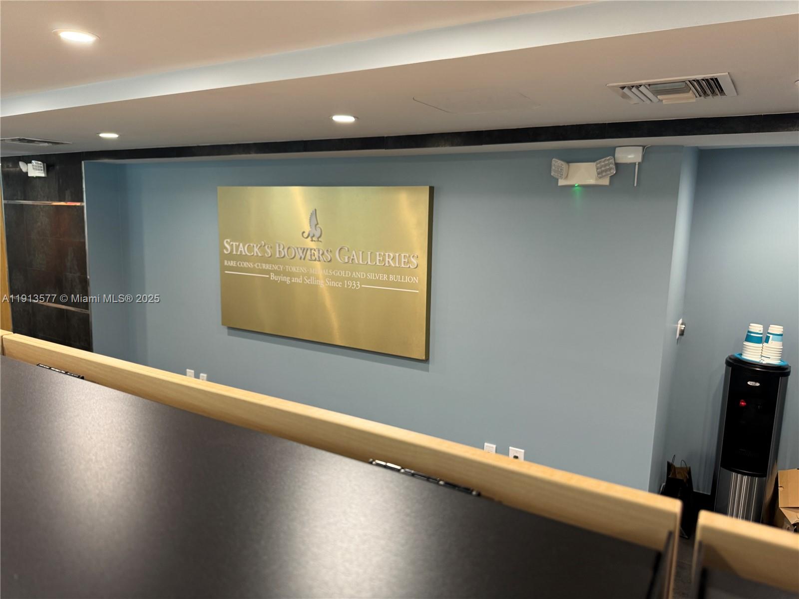 2  /   кв.футов $ 2025-11-13 0 Фото