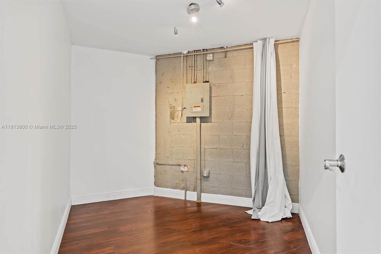 Ver detalles 11 / sq. ft. $ 2025-11-13 0 foto