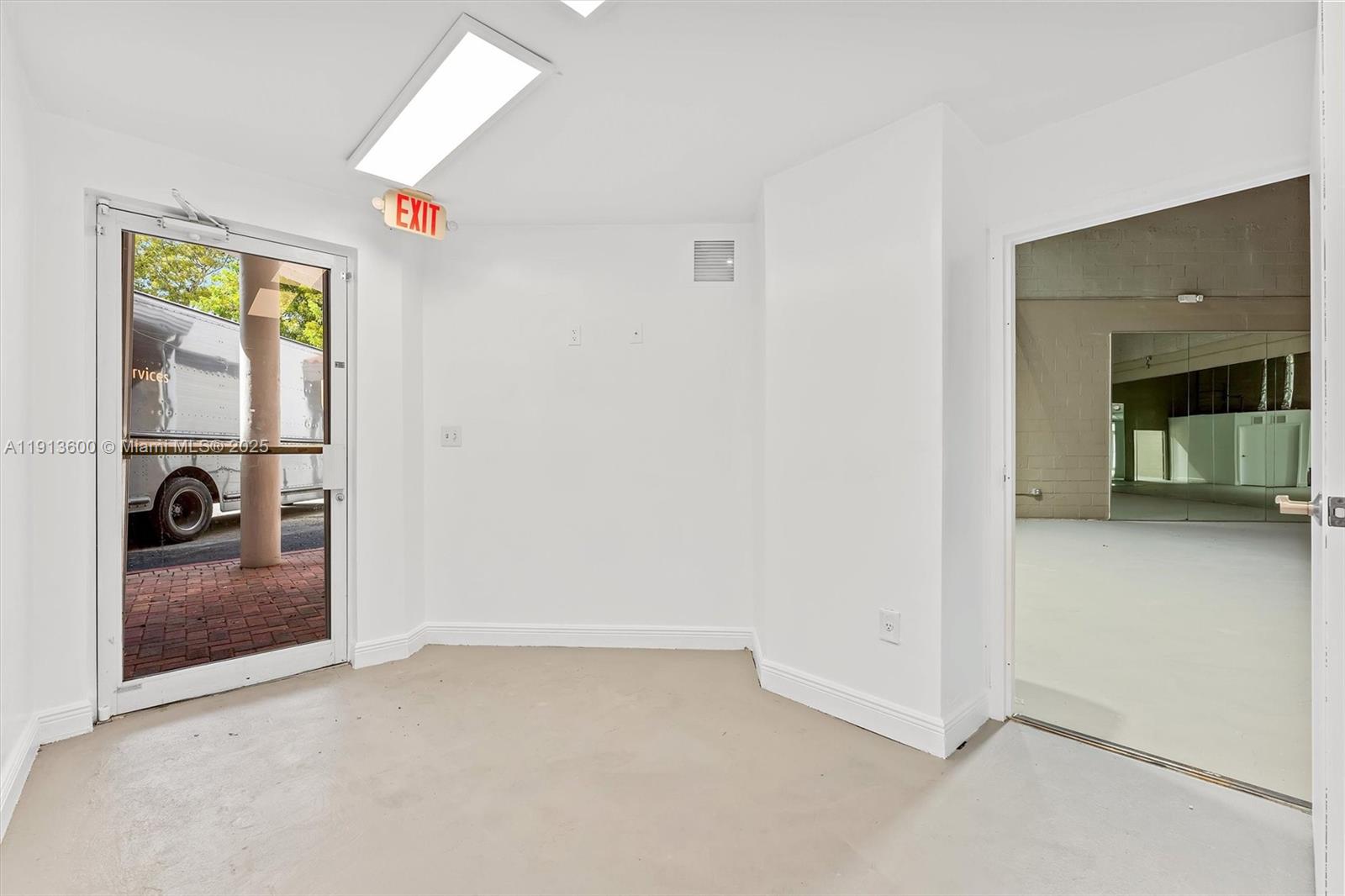 Ver detalles 11 / sq. ft. $ 2025-11-13 0 foto