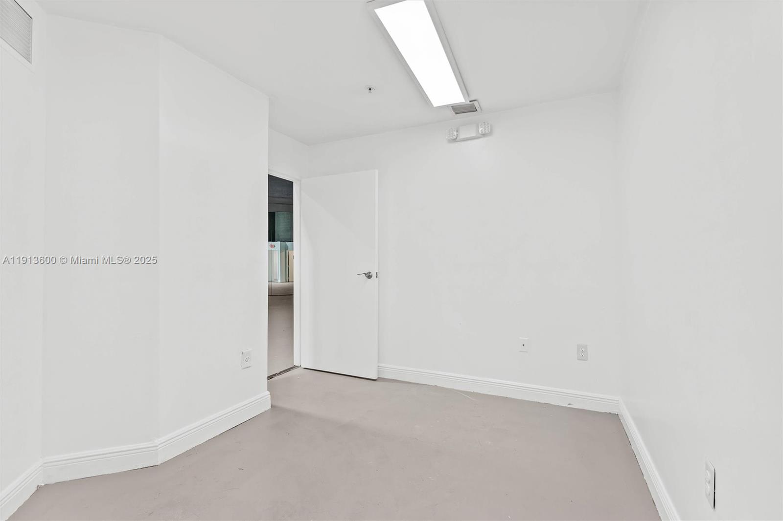 Ver detalles 11 / sq. ft. $ 2025-11-13 0 foto