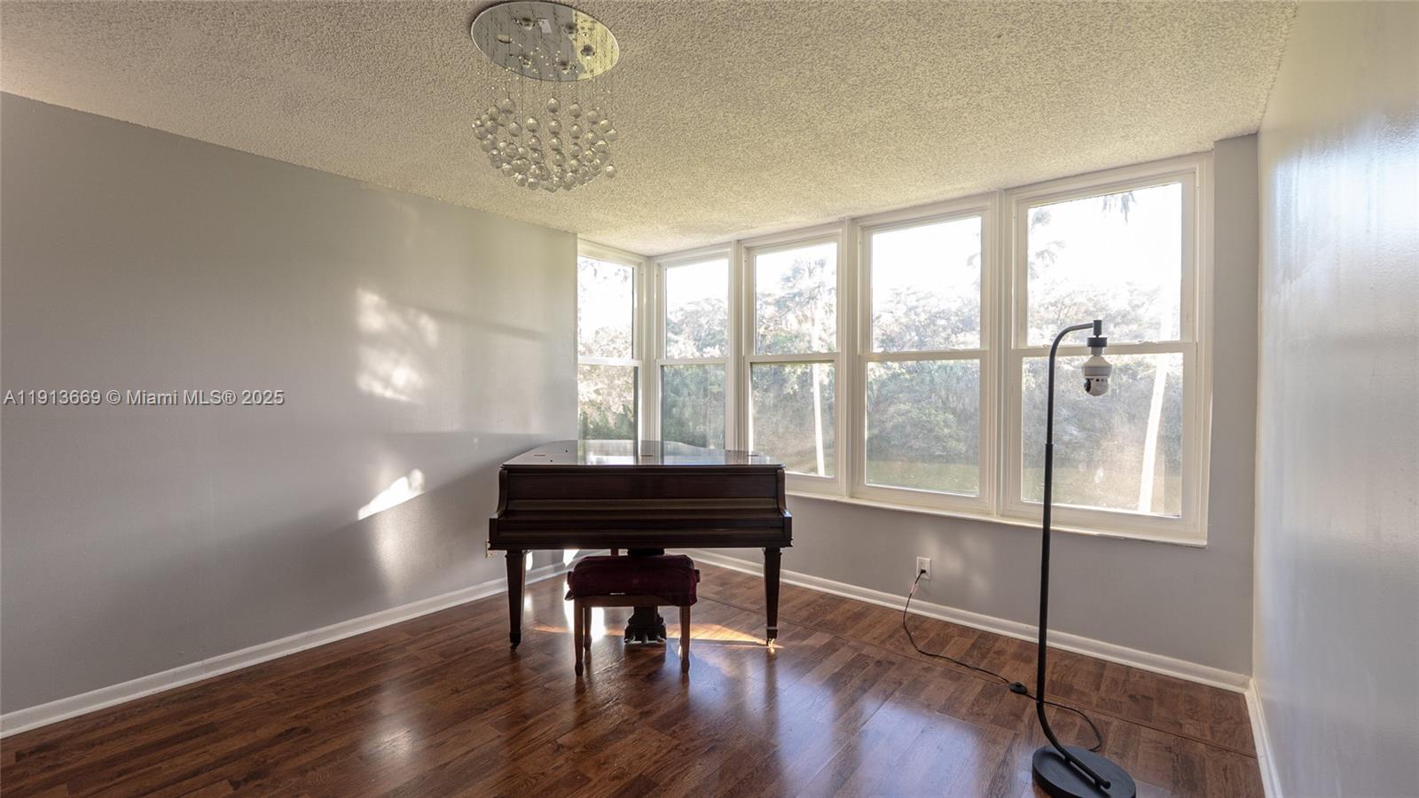 G203 2 / 2 1093 sq. ft. $ 2026-02-11 0 foto