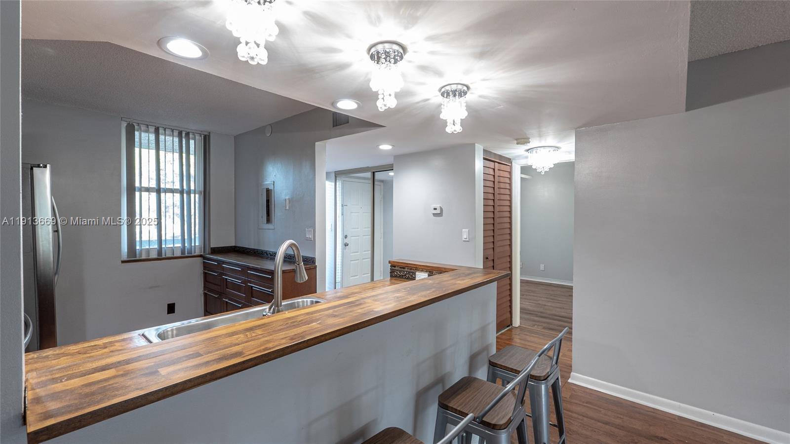 G203 2 / 2 1093 sq. ft. $ 2026-02-11 0 foto