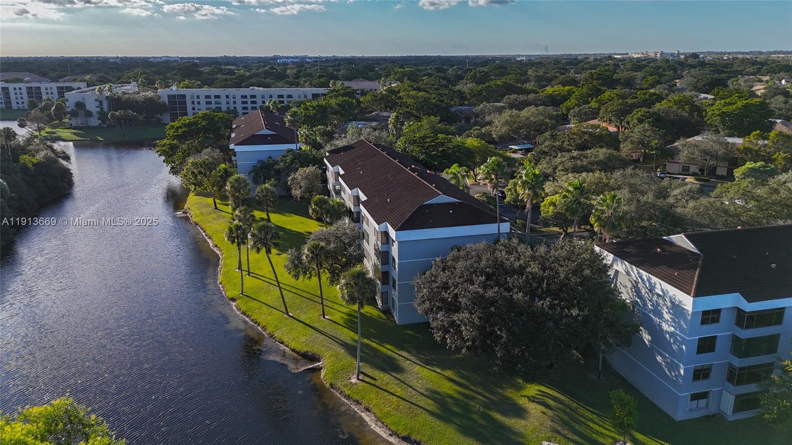 G203 2 / 2 1093 sq. ft. $ 2026-02-11 0 foto