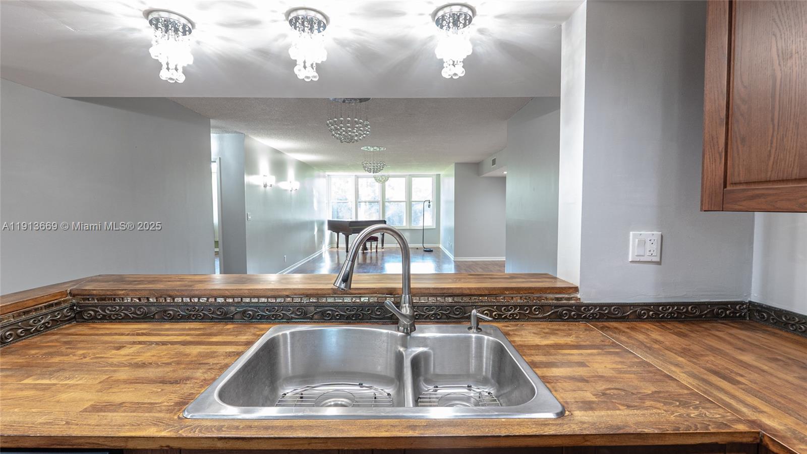 G203 2 / 2 1093 sq. ft. $ 2026-02-11 0 foto