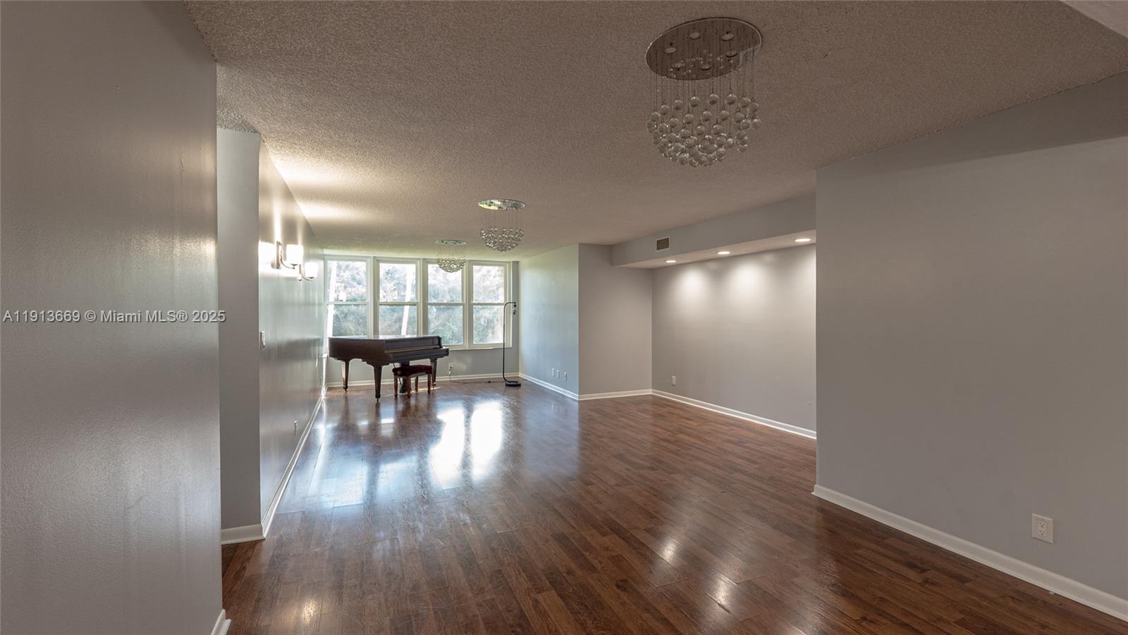 G203 2 / 2 1093 sq. ft. $ 2026-02-11 0 foto