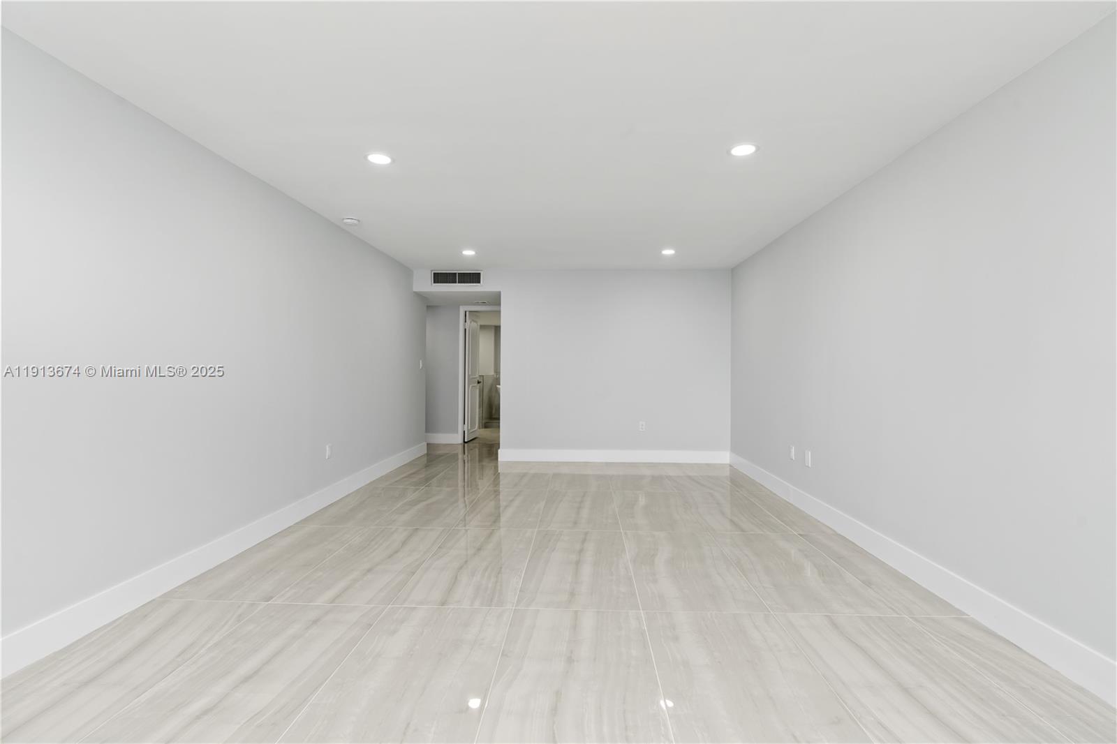 Photo of 2751 Ocean Dr  #1008N, Hollywood, Florida, 33019 - 