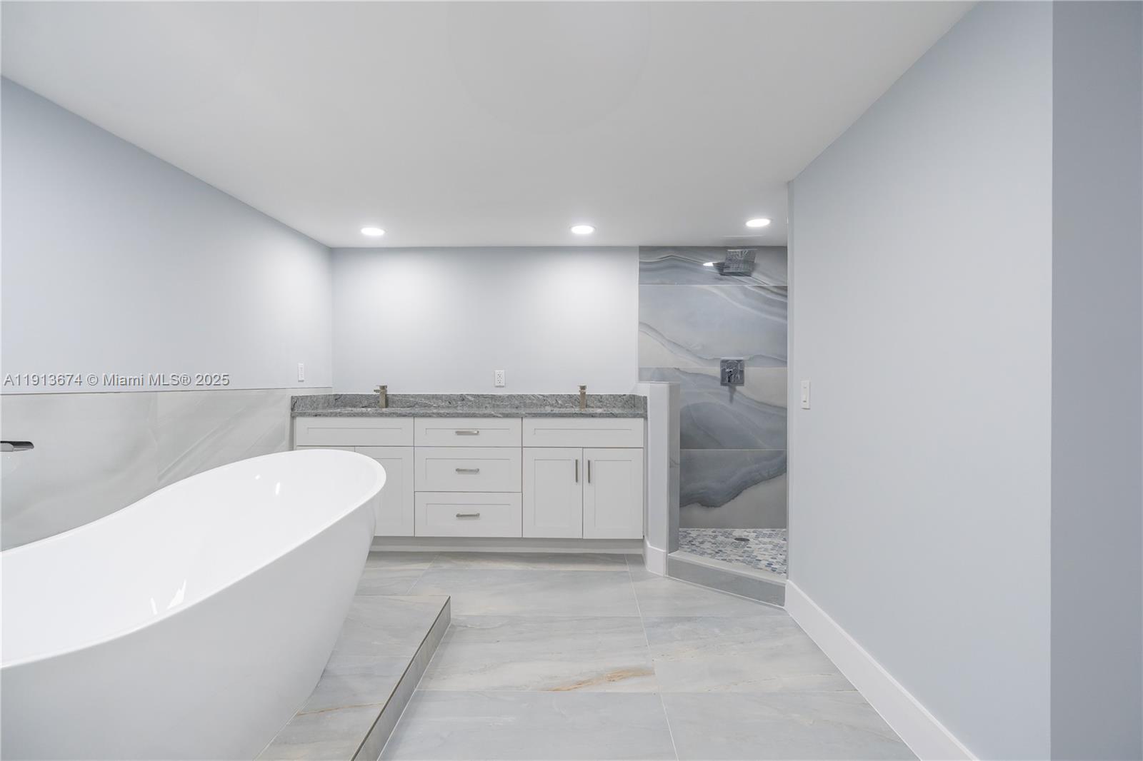 Photo of 2751 Ocean Dr  #1008N, Hollywood, Florida, 33019 - 