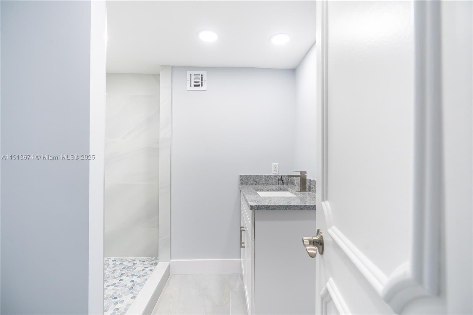 Photo of 2751 Ocean Dr  #1008N, Hollywood, Florida, 33019 - 