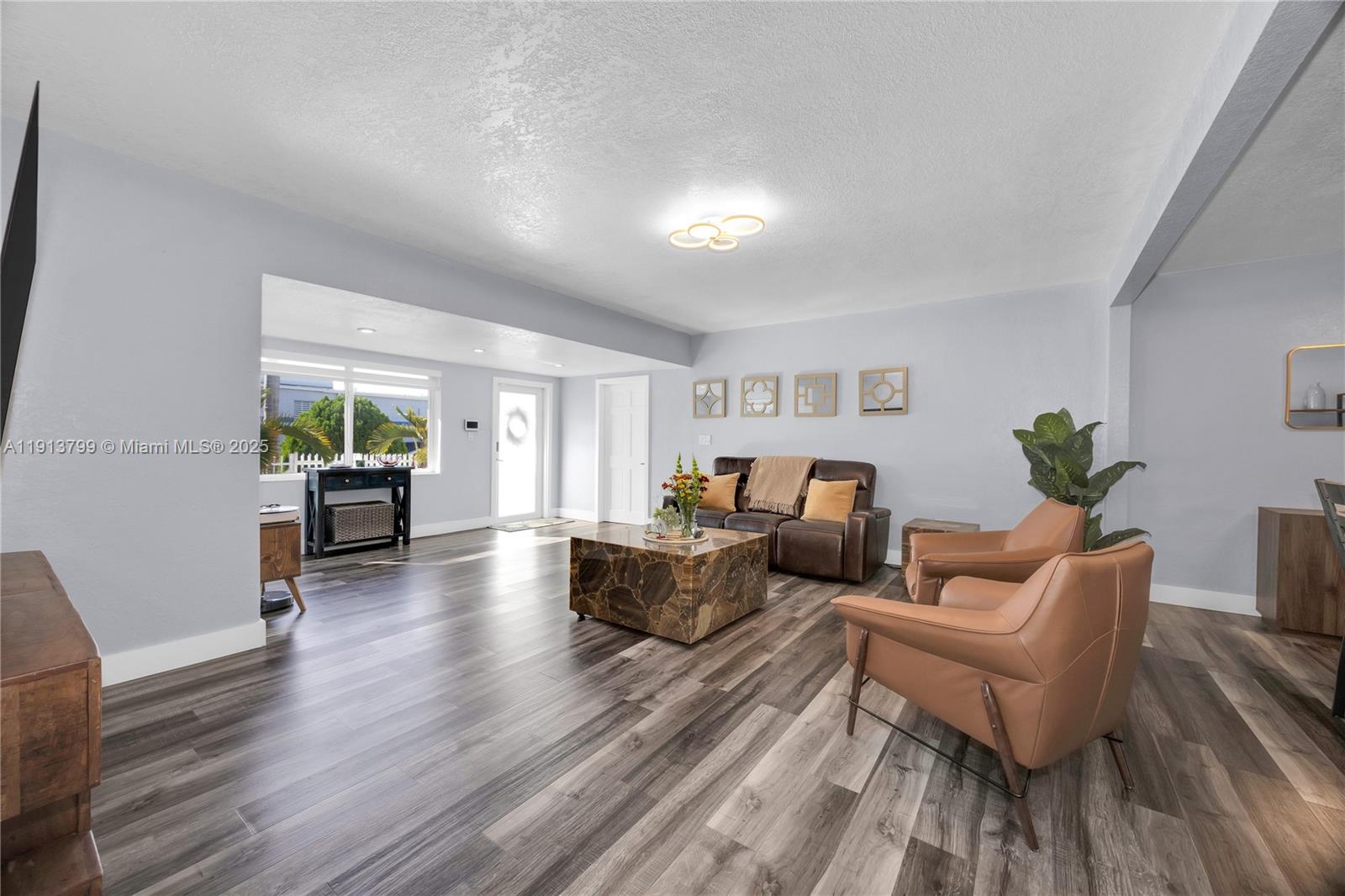 See details / 2030 sq. ft. $ 2025-11-13 0 Photo