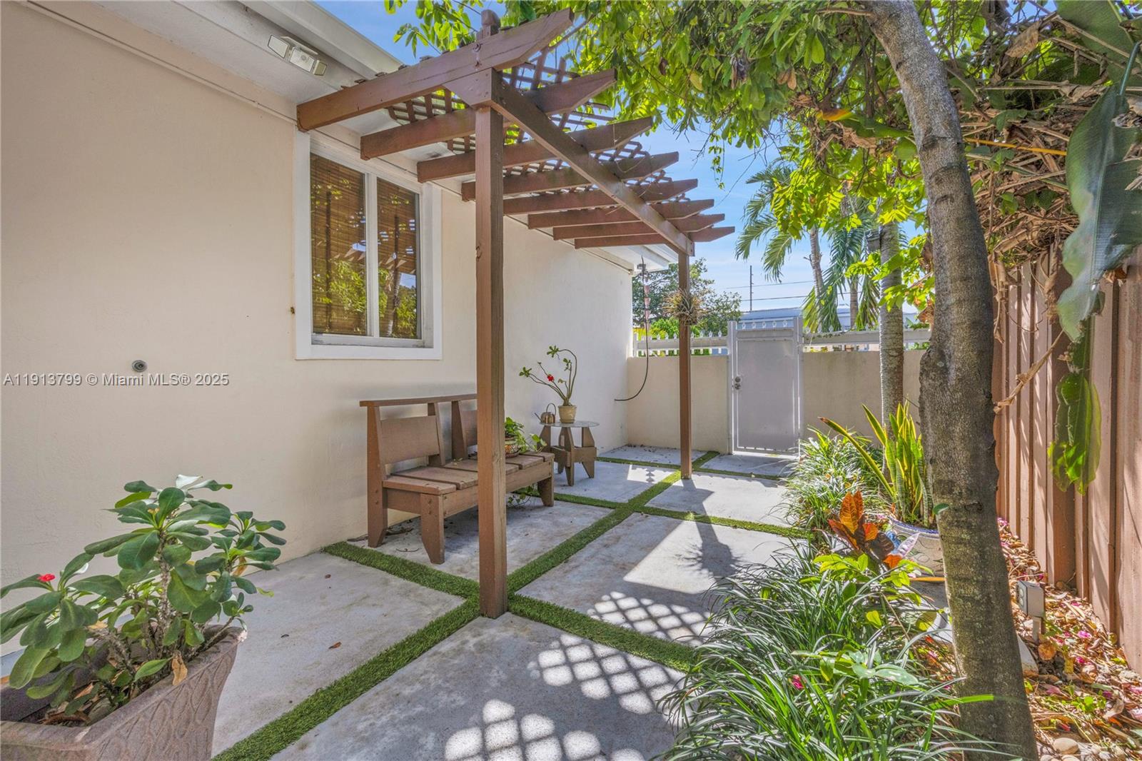 See details / 2030 sq. ft. $ 2025-11-13 0 Photo