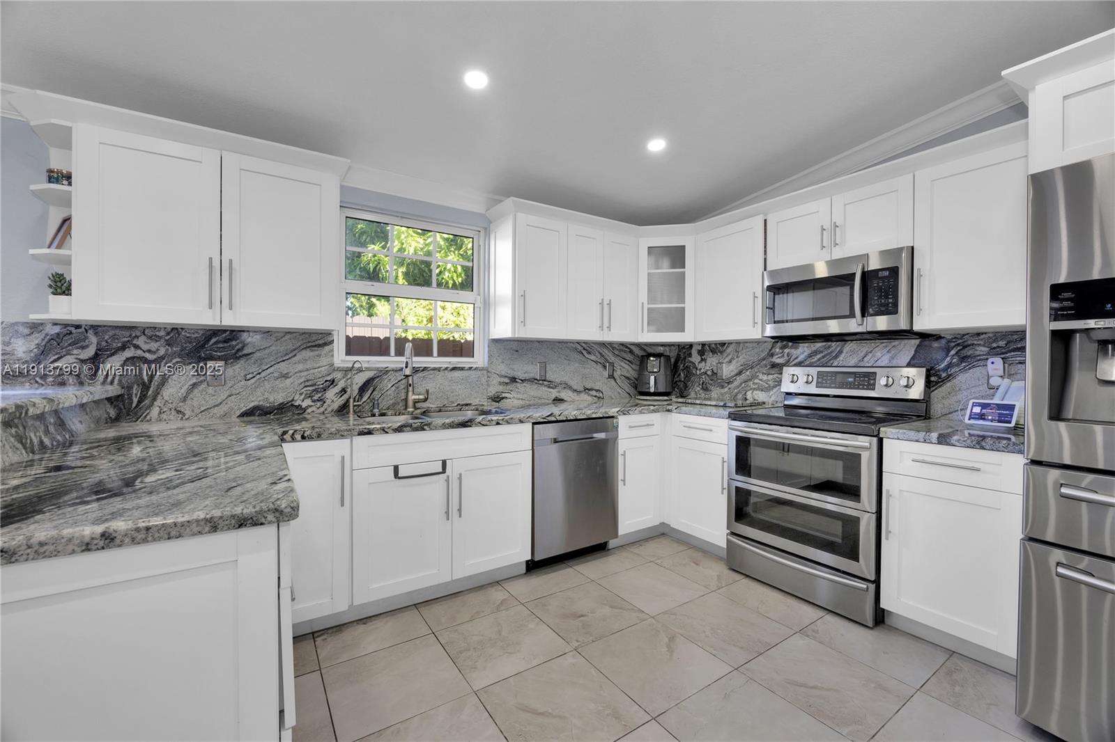 See details / 2030 sq. ft. $ 2025-11-13 0 Photo