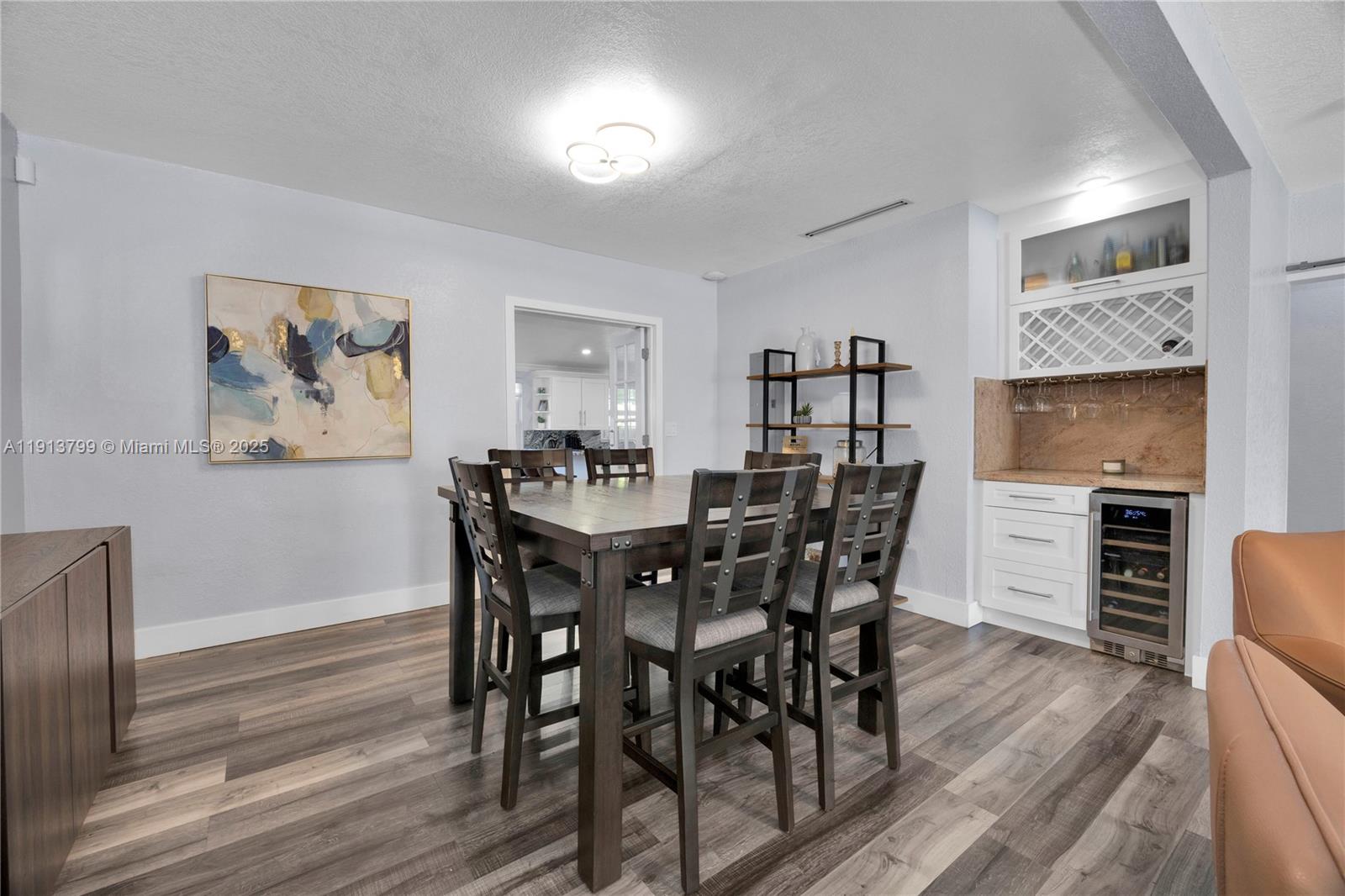 See details / 2030 sq. ft. $ 2025-11-13 0 Photo