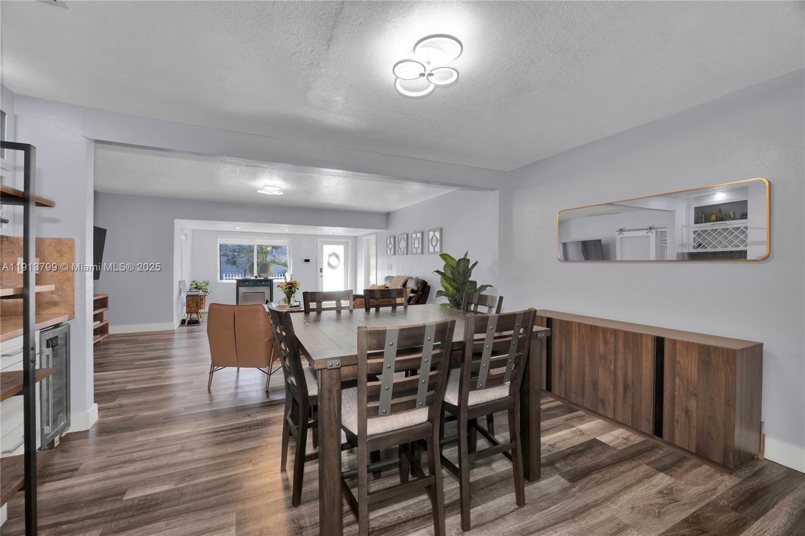 See details / 2030 sq. ft. $ 2025-11-13 0 Photo