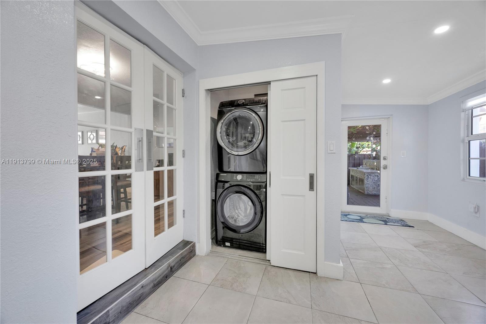 See details / 2030 sq. ft. $ 2025-11-13 0 Photo