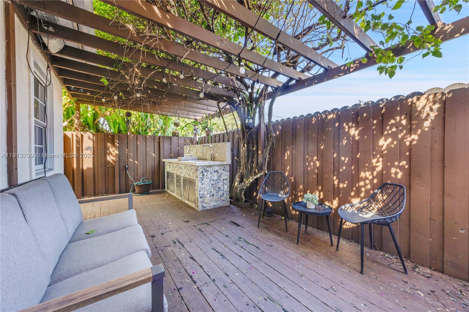 See details / 2030 sq. ft. $ 2025-11-13 0 Photo