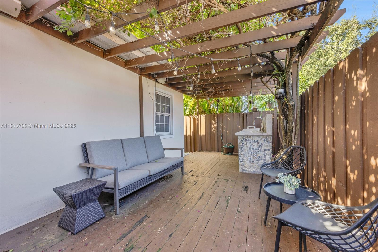 See details / 2030 sq. ft. $ 2025-11-13 0 Photo