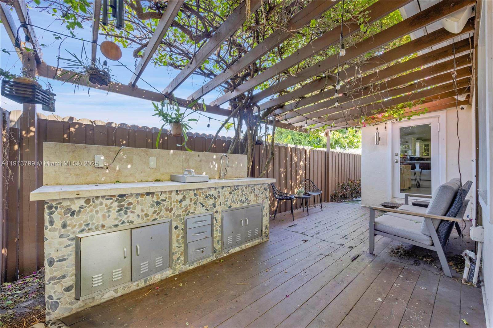 See details / 2030 sq. ft. $ 2025-11-13 0 Photo