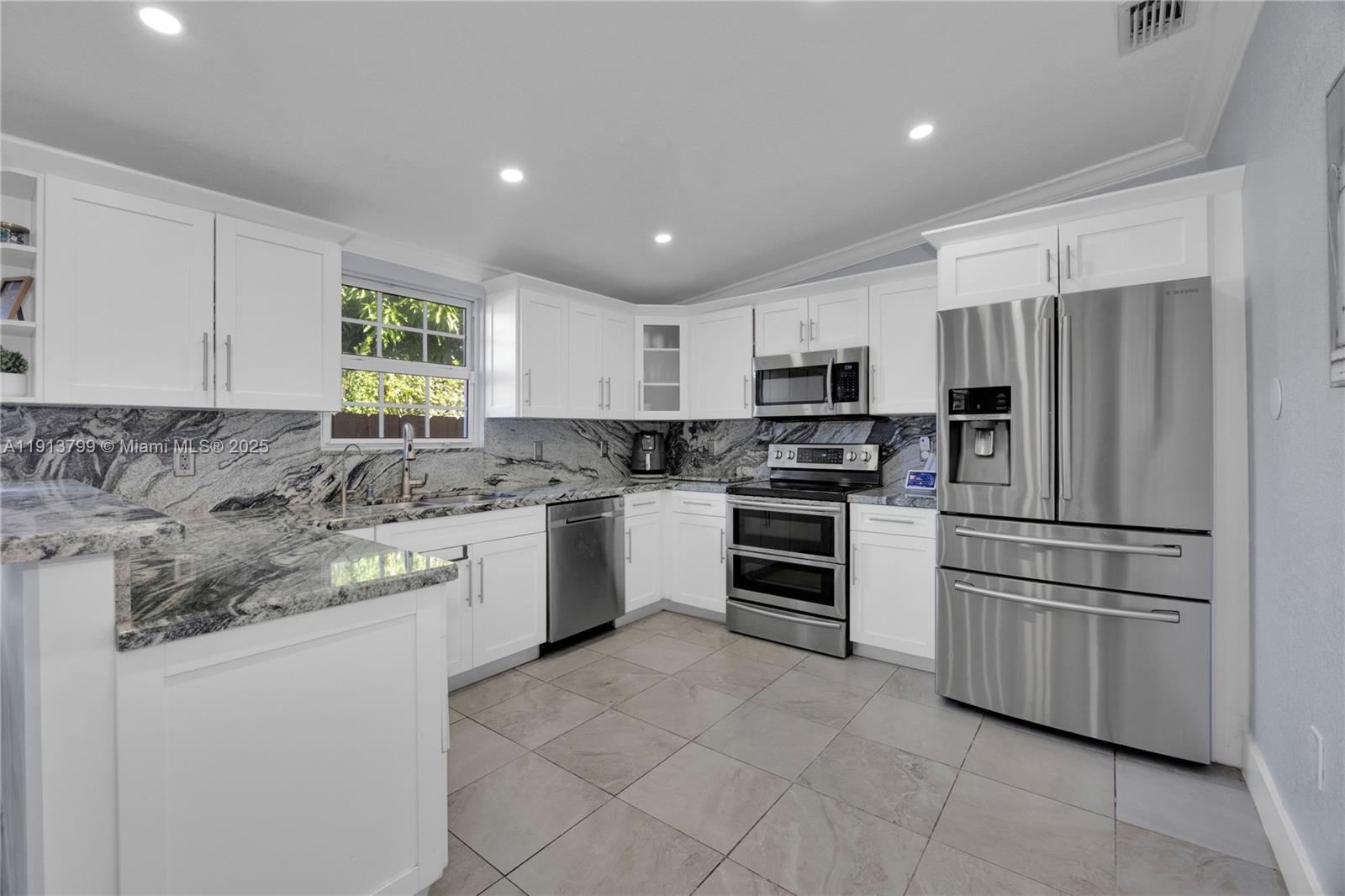 See details / 2030 sq. ft. $ 2025-11-13 0 Photo