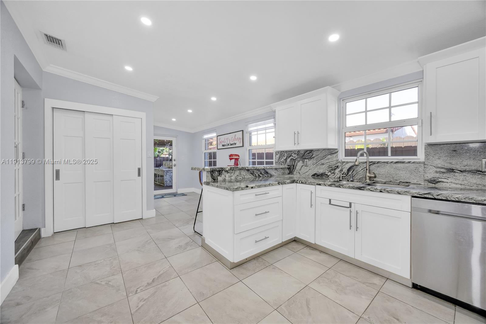 See details / 2030 sq. ft. $ 2025-11-13 0 Photo