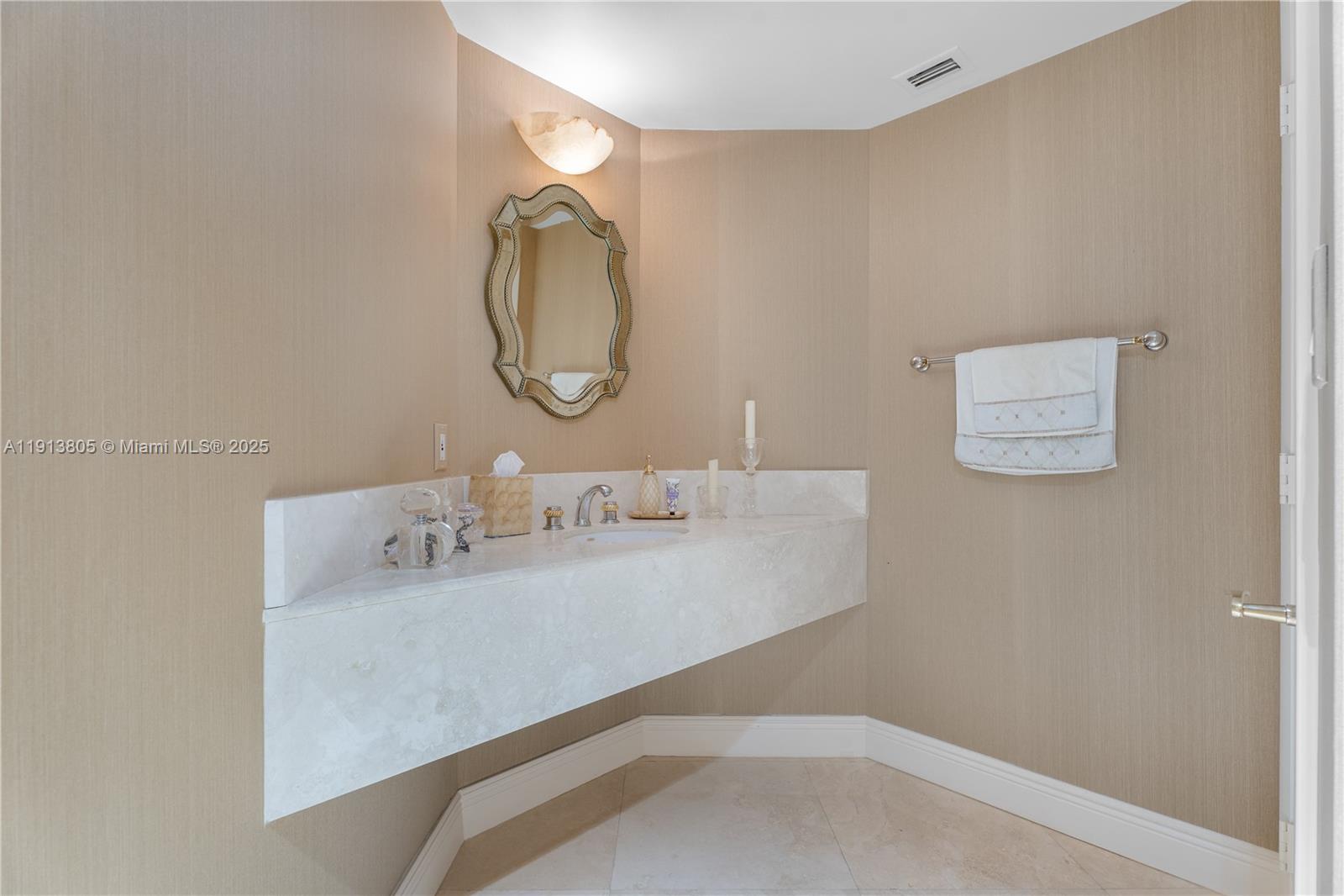 Ver detalles 1605 4 / 5 3340 sq. ft. $ 2025-11-13 0 foto