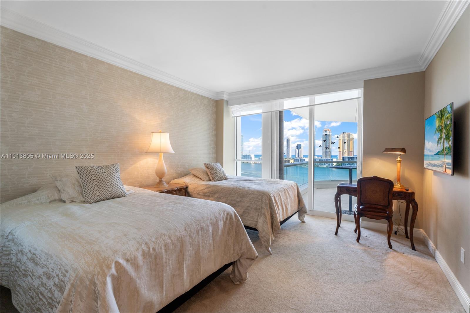 Ver detalles 1605 4 / 5 3340 sq. ft. $ 2025-11-13 0 foto