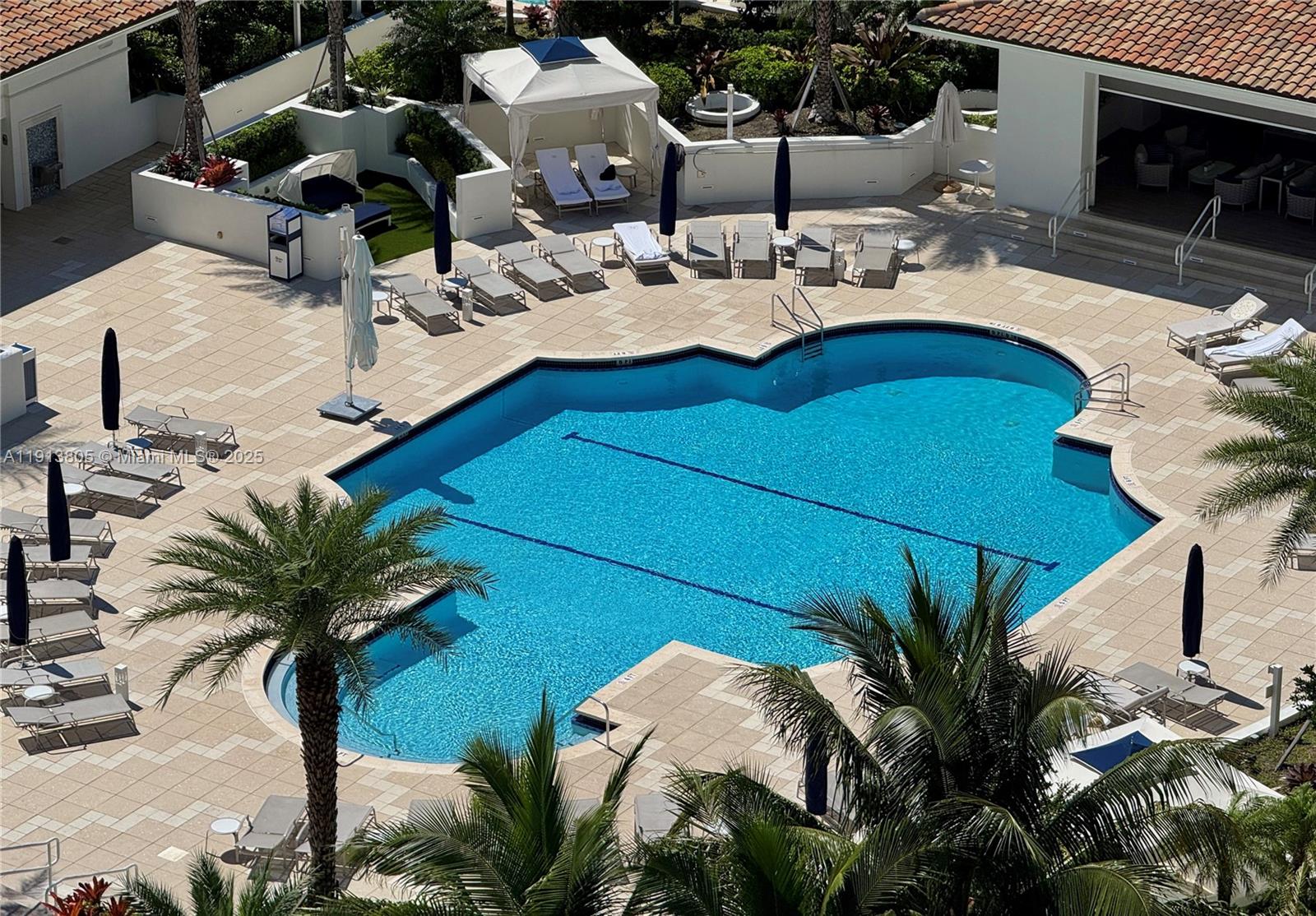 Ver detalles 1605 4 / 5 3340 sq. ft. $ 2025-11-13 0 foto