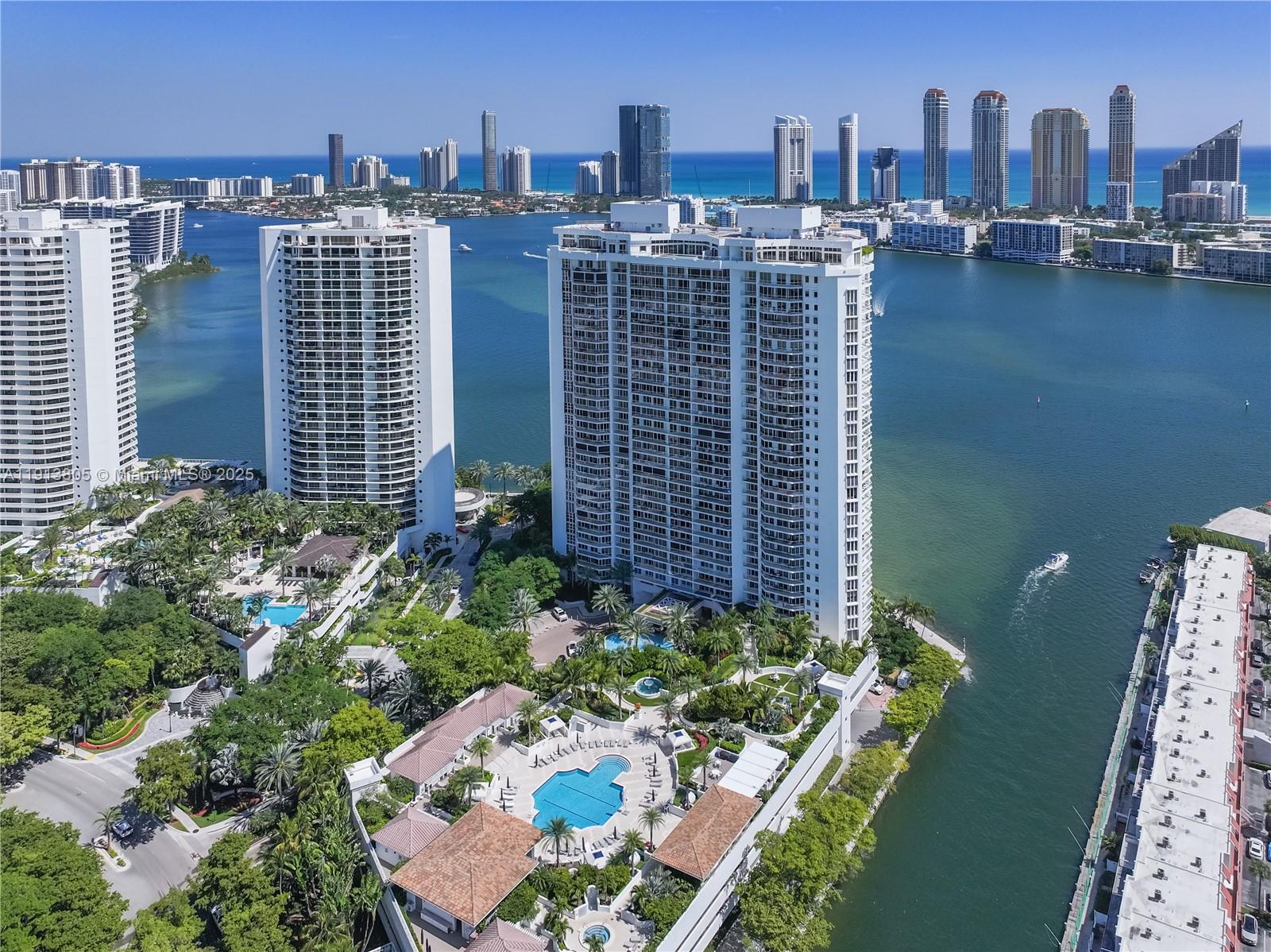 Ver detalles 1605 4 / 5 3340 sq. ft. $ 2025-11-13 0 foto