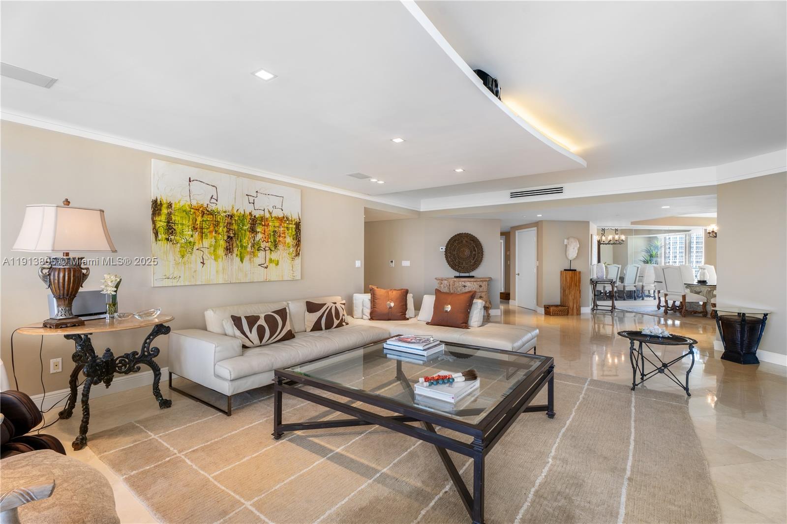 Ver detalles 1605 4 / 5 3340 sq. ft. $ 2025-11-13 0 foto