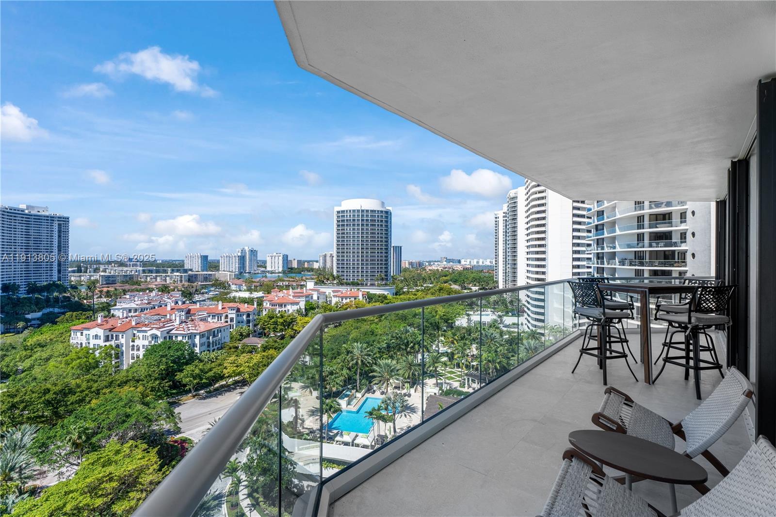 Ver detalles 1605 4 / 5 3340 sq. ft. $ 2025-11-13 0 foto